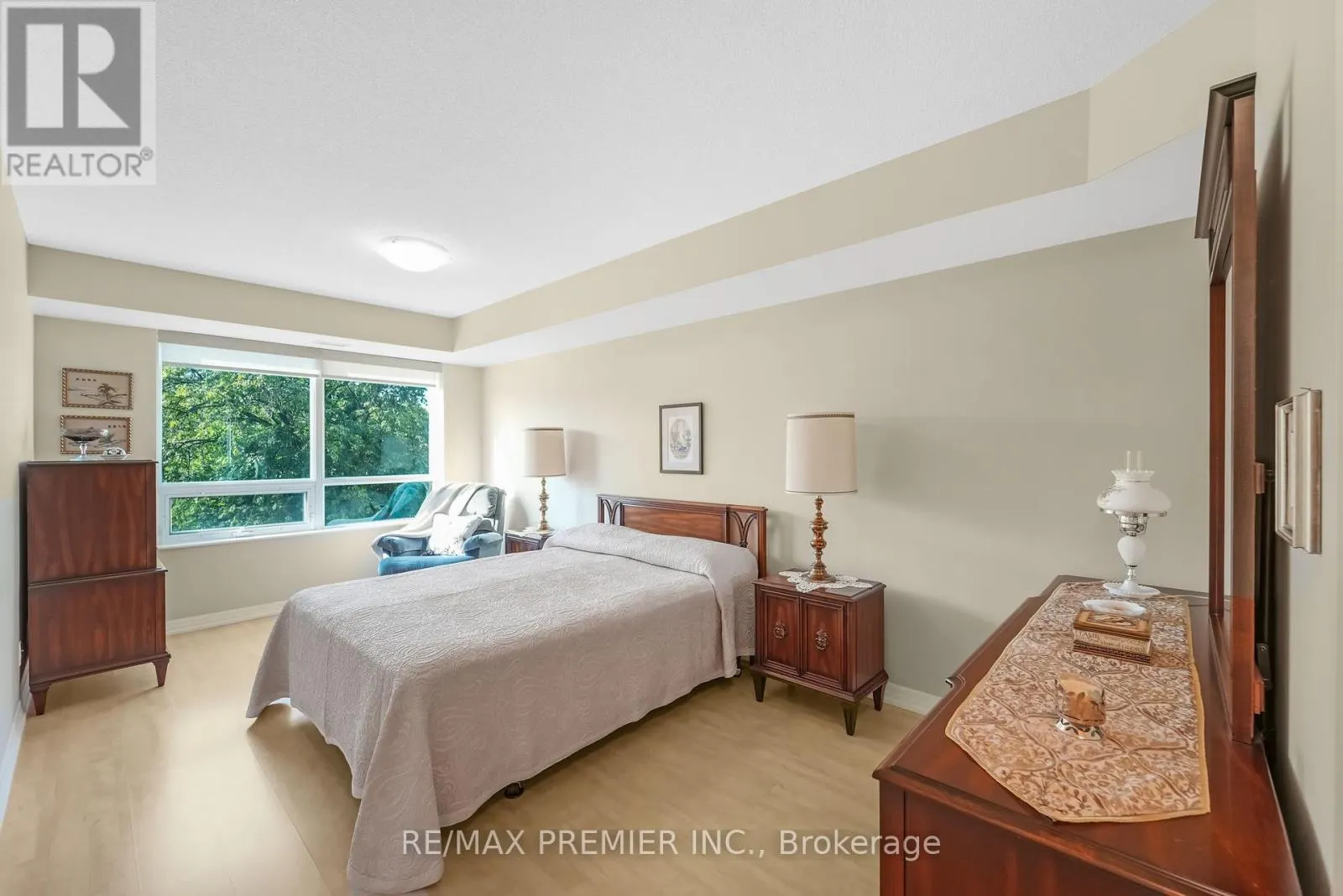 1403 ROYAL YORK ROAD