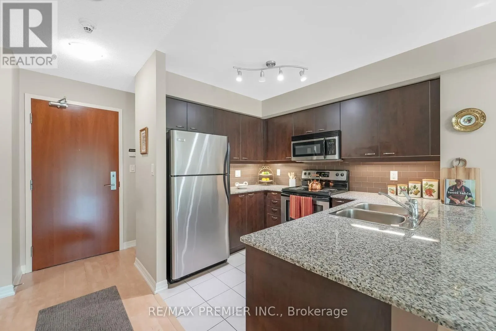 1403 ROYAL YORK ROAD