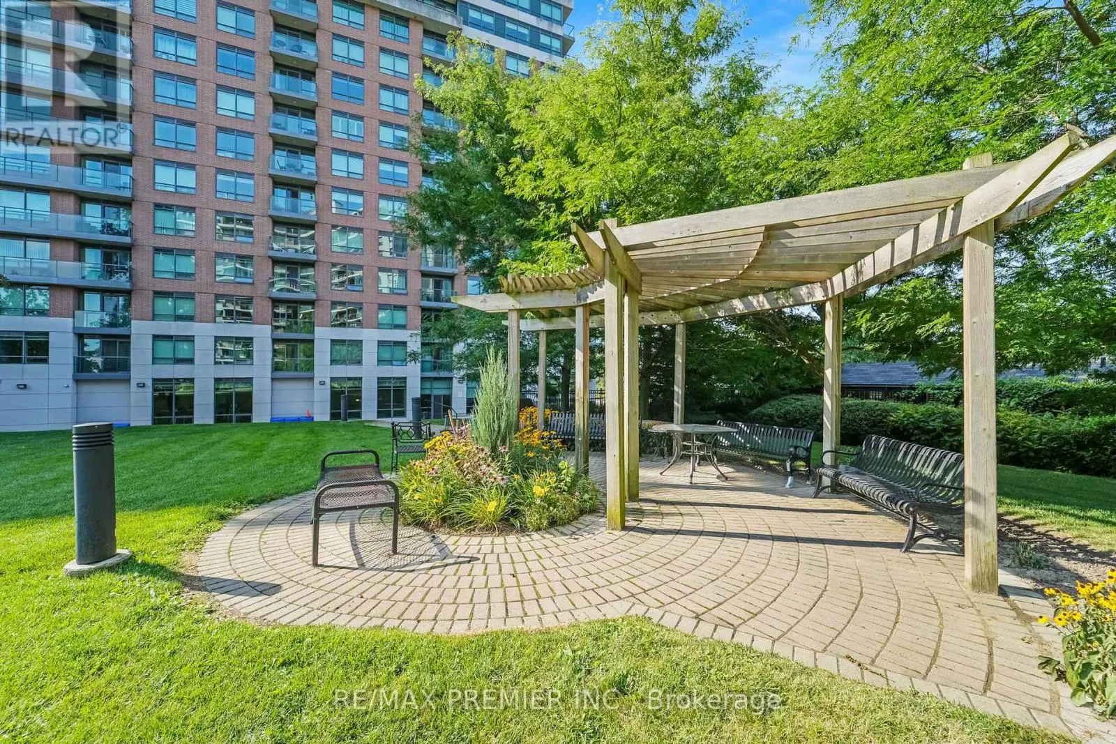 1403 ROYAL YORK ROAD