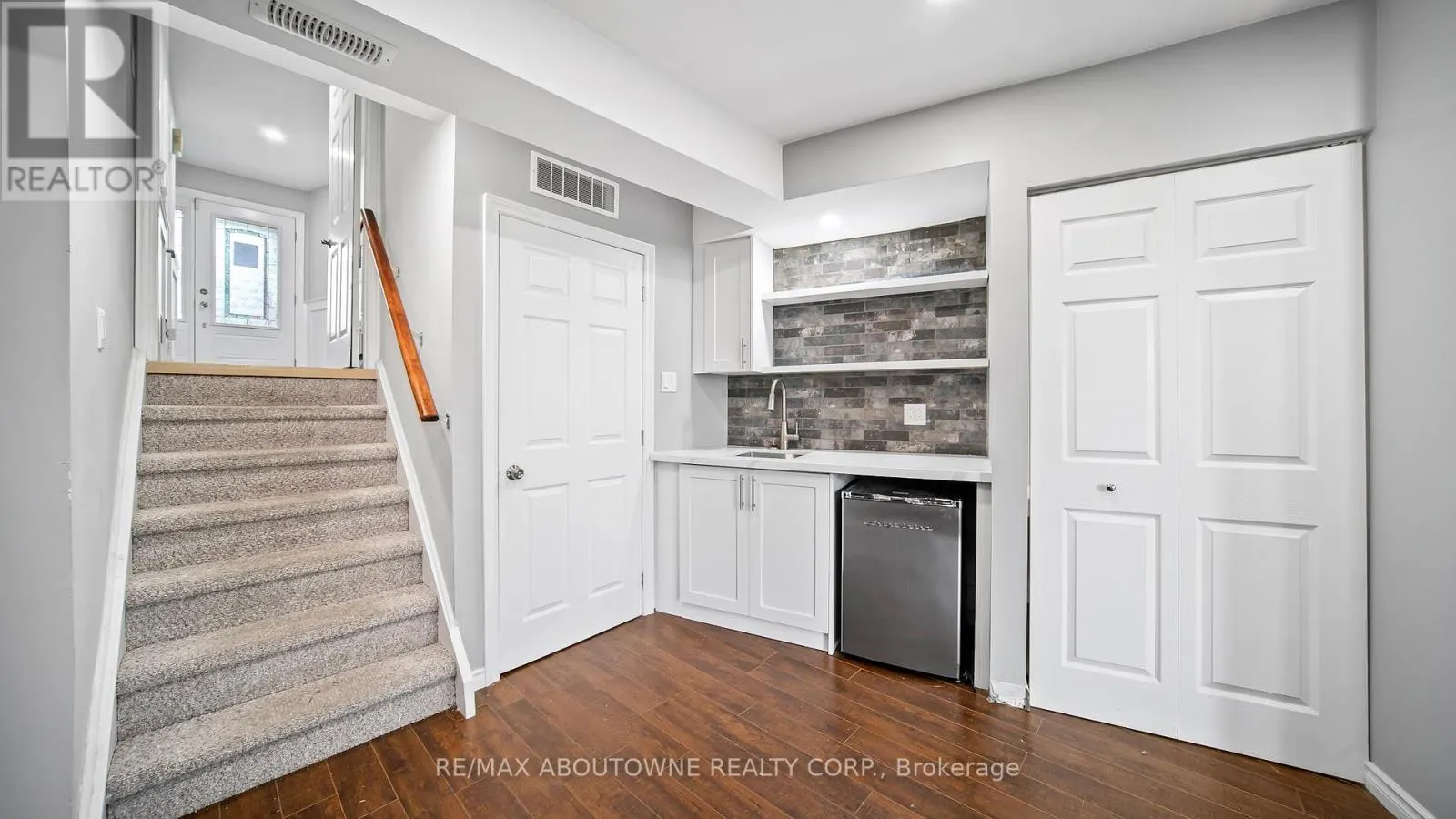 1228 CORNERBROOK PLACE