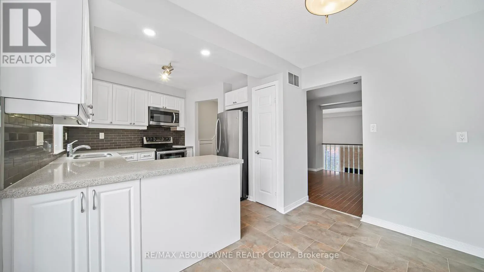 1228 CORNERBROOK PLACE