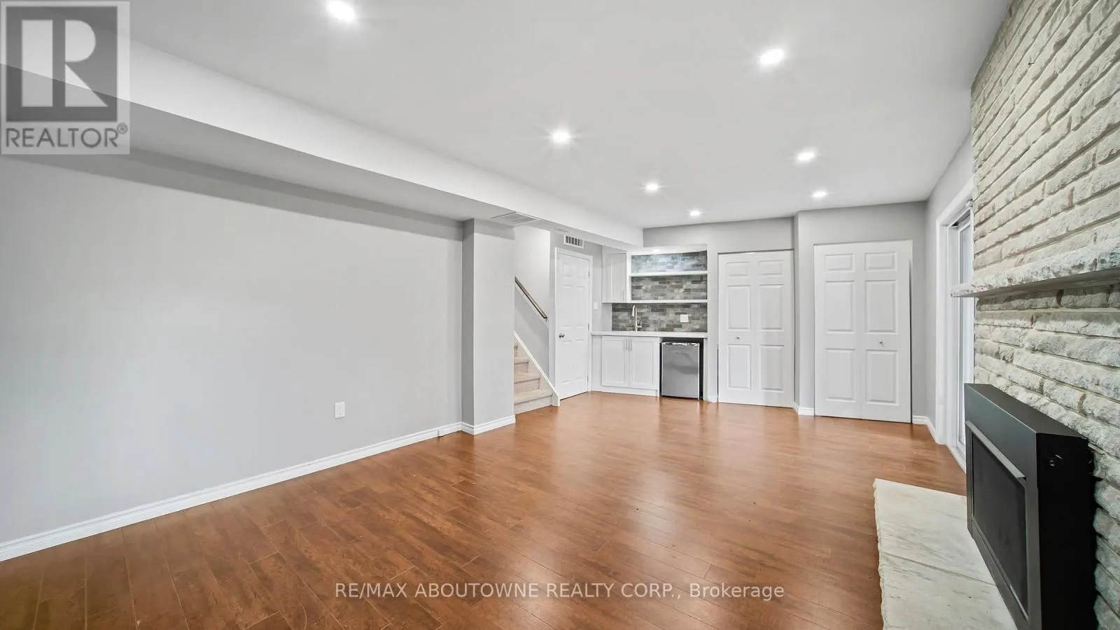 1228 CORNERBROOK PLACE