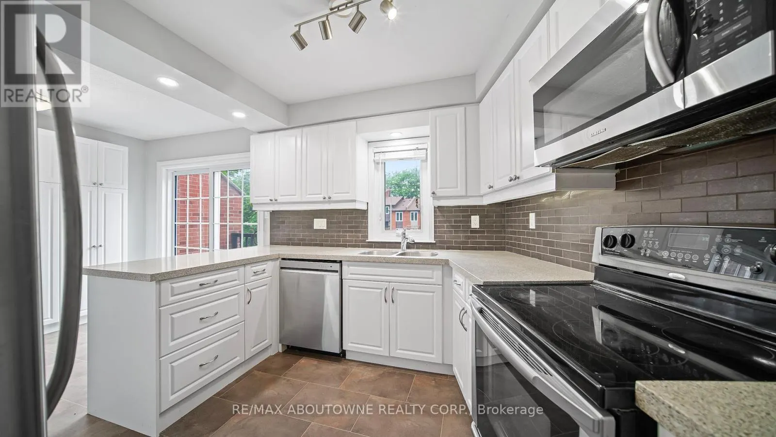 1228 CORNERBROOK PLACE