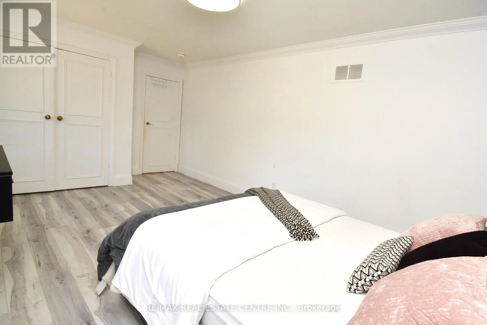 17 CRESCENT HILL DRIVE S