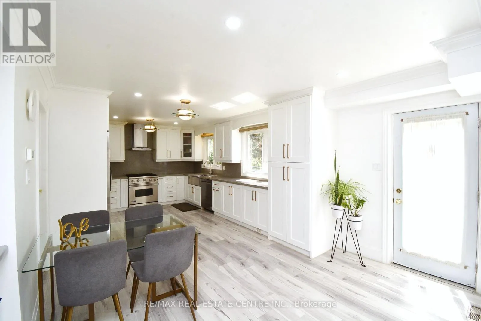 17 CRESCENT HILL DRIVE S