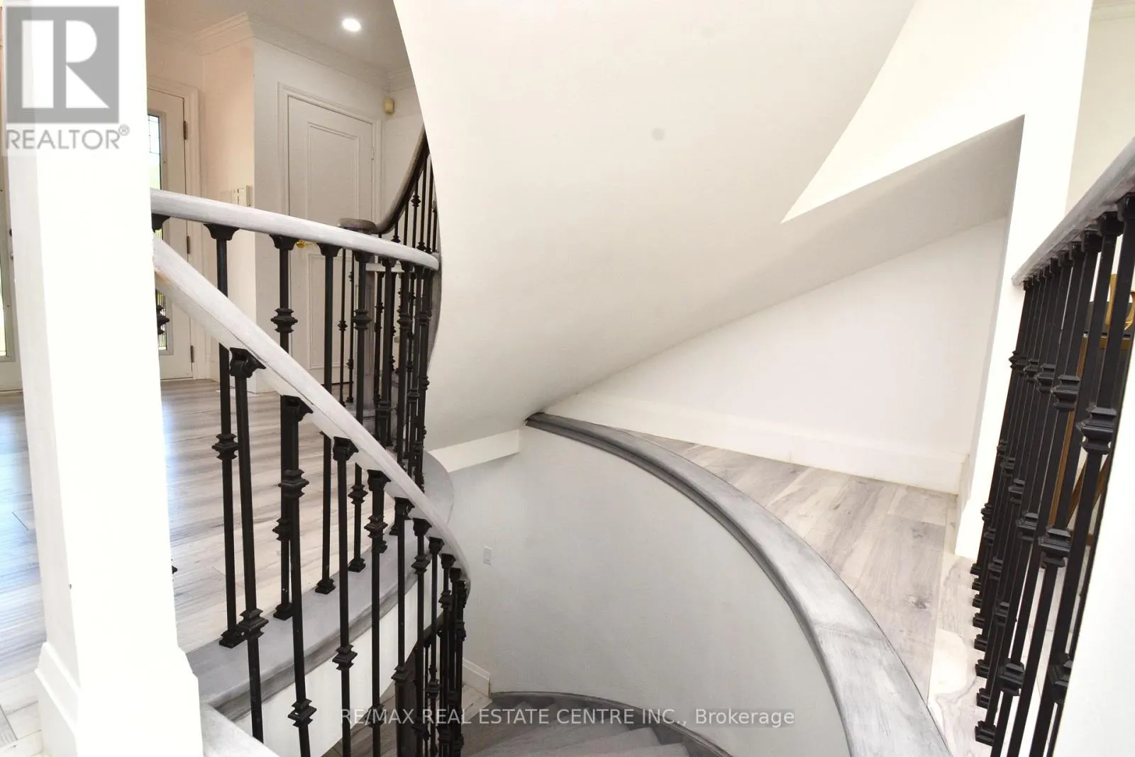 17 CRESCENT HILL DRIVE S