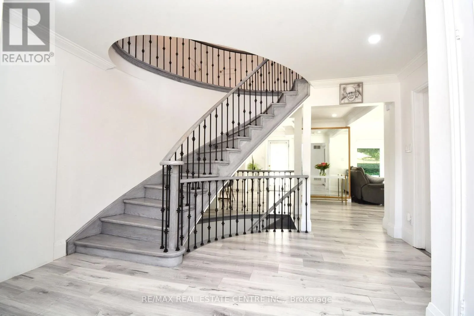 17 CRESCENT HILL DRIVE S