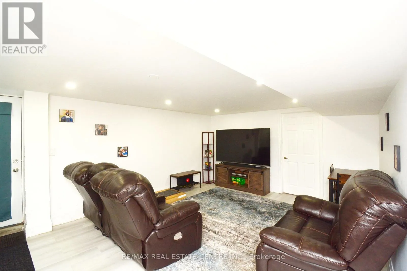 17 CRESCENT HILL DRIVE S