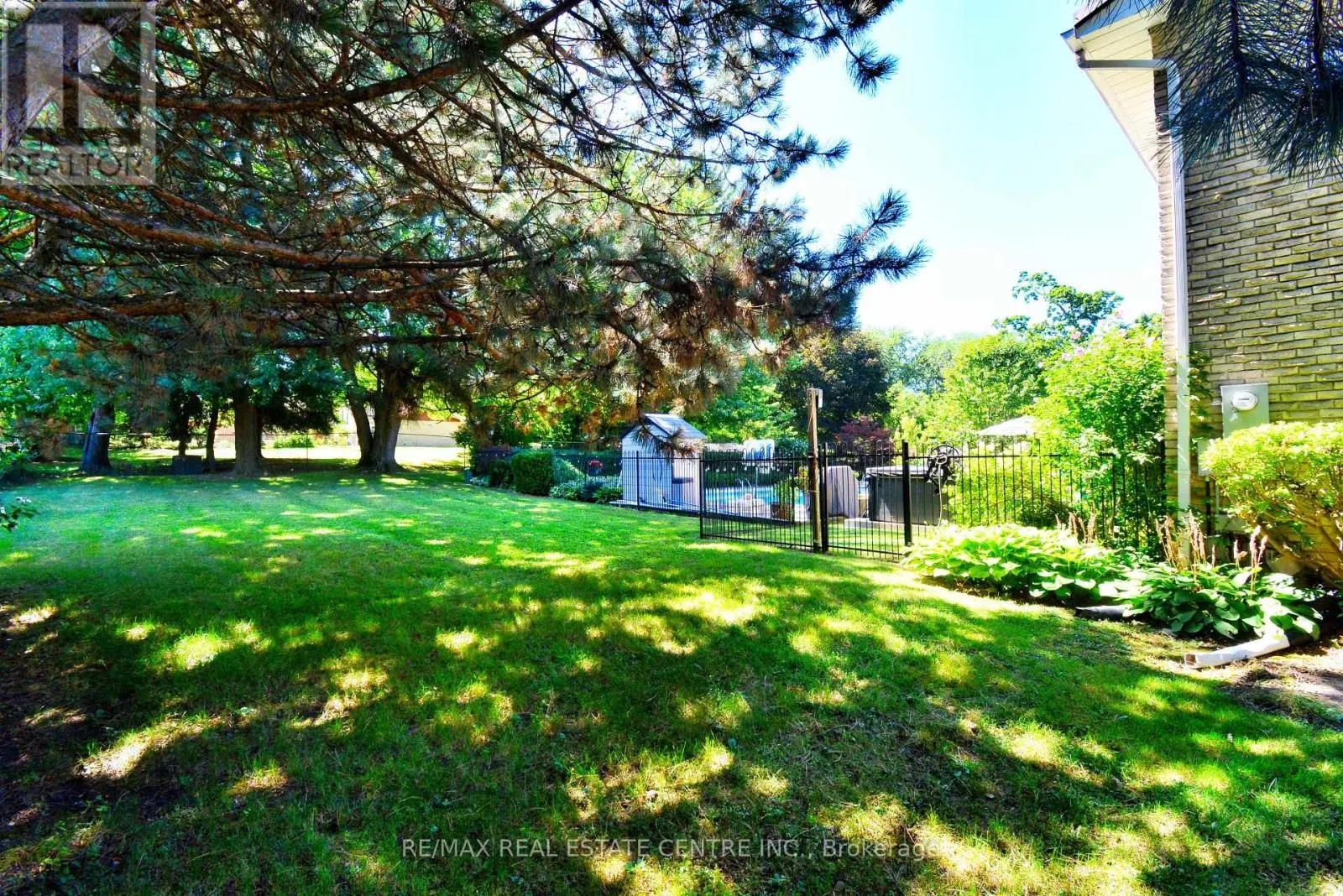 17 CRESCENT HILL DRIVE S