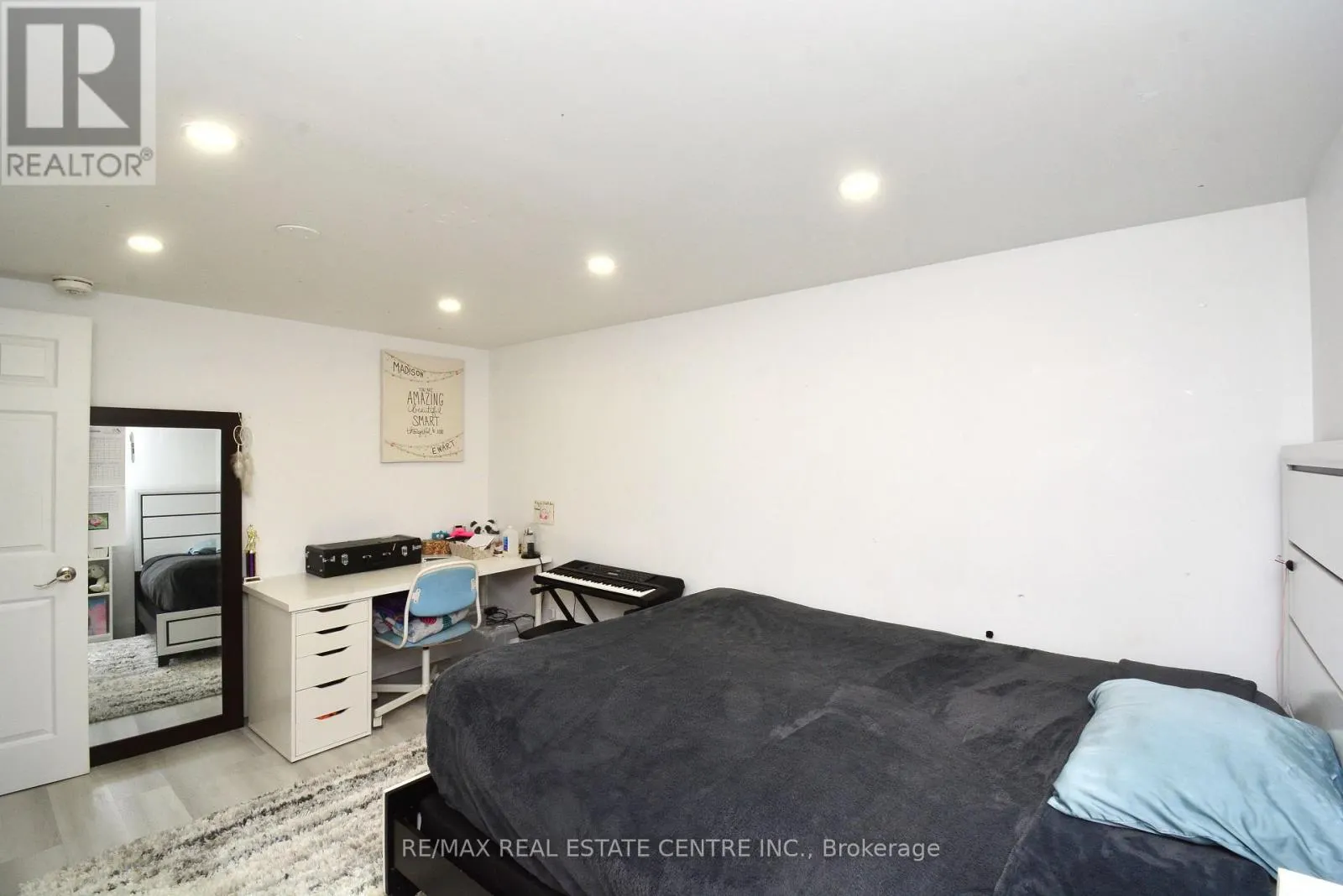 17 CRESCENT HILL DRIVE S