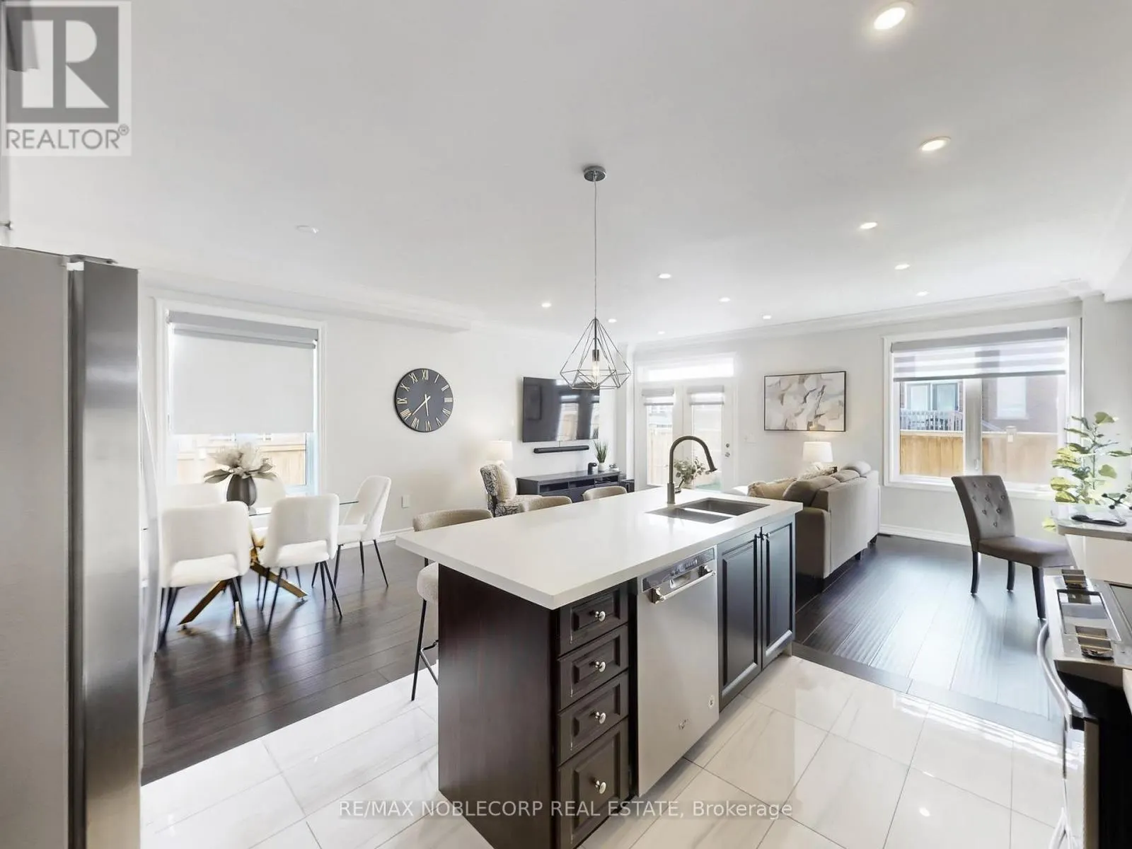 593 SETTLERS ROAD W