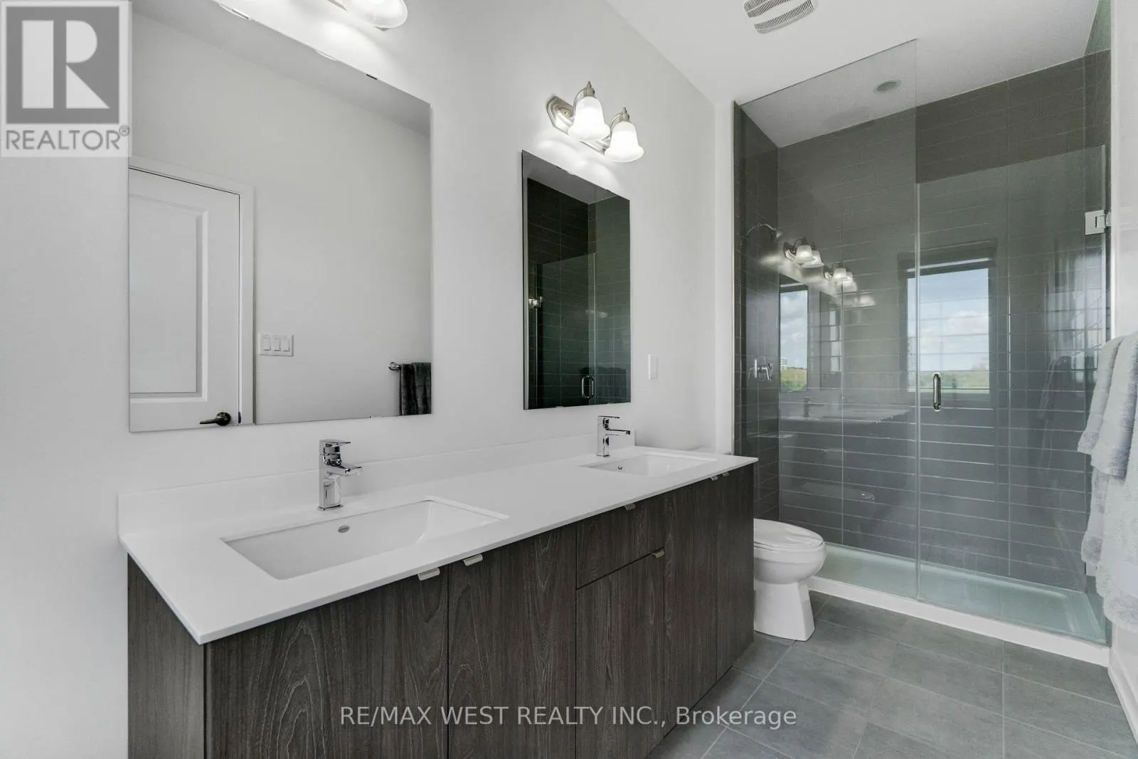 3179 MINTWOOD CIRCLE