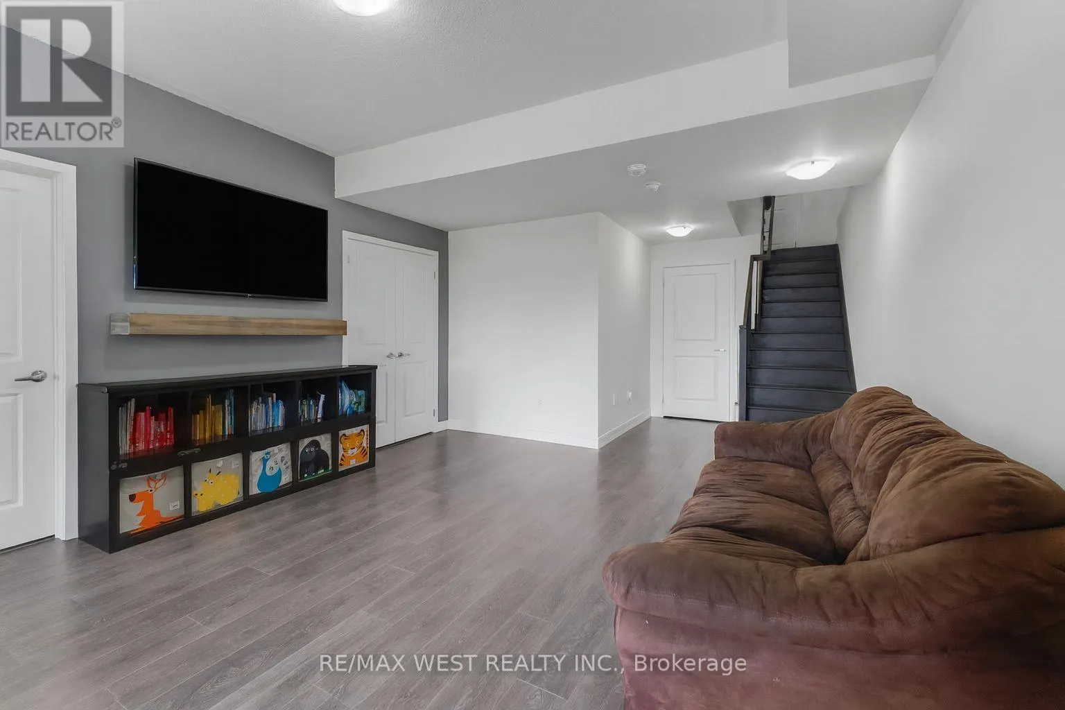 3179 MINTWOOD CIRCLE