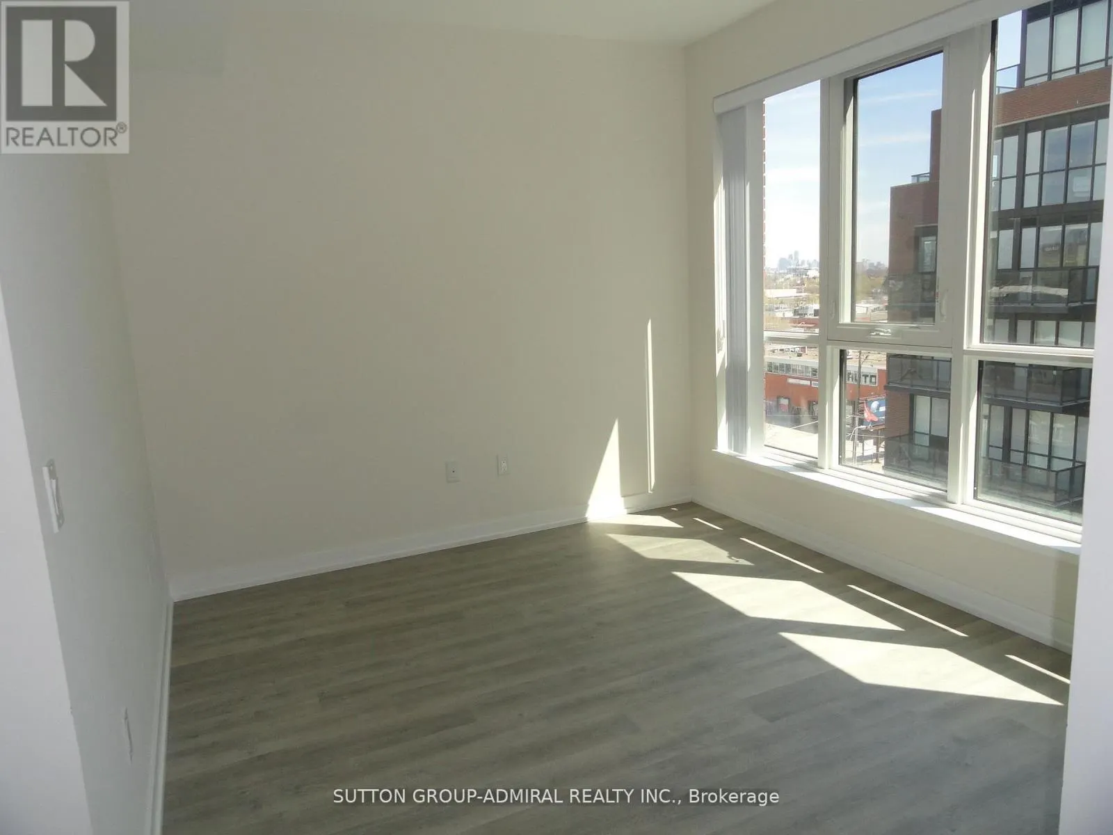 718 - 2300 ST CLAIR AVENUE W