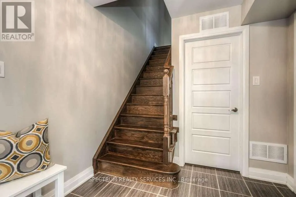 31 - 165 HAMPSHIRE WAY