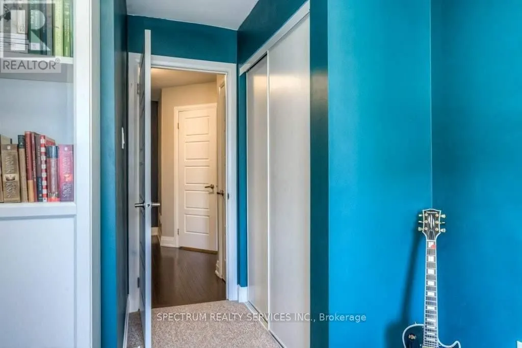 31 - 165 HAMPSHIRE WAY