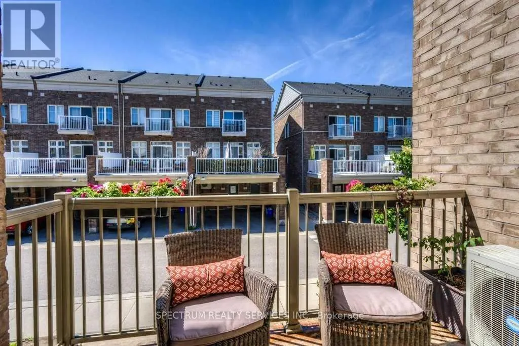 31 - 165 HAMPSHIRE WAY