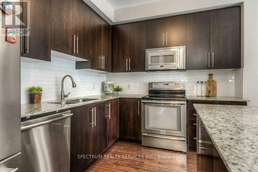31 - 165 HAMPSHIRE WAY