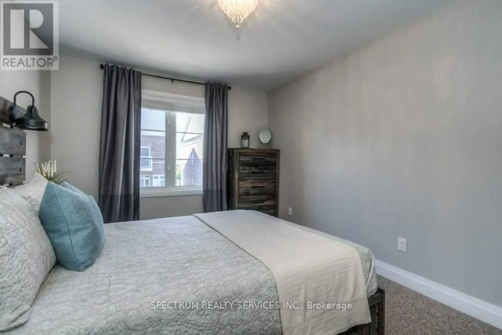 31 - 165 HAMPSHIRE WAY