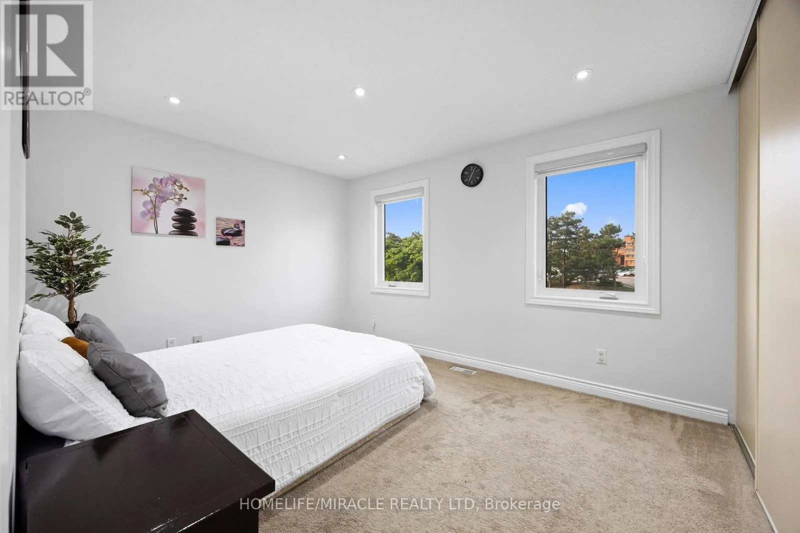 21 FOLKSTONE CRESCENT