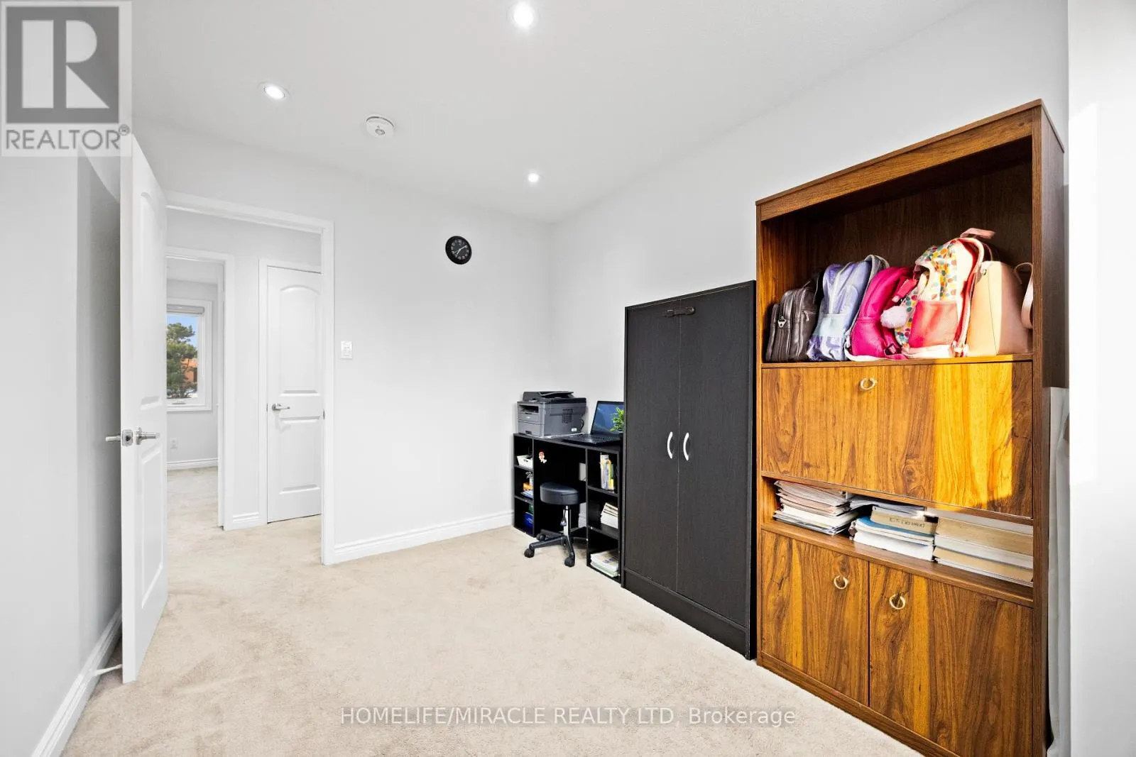 21 FOLKSTONE CRESCENT