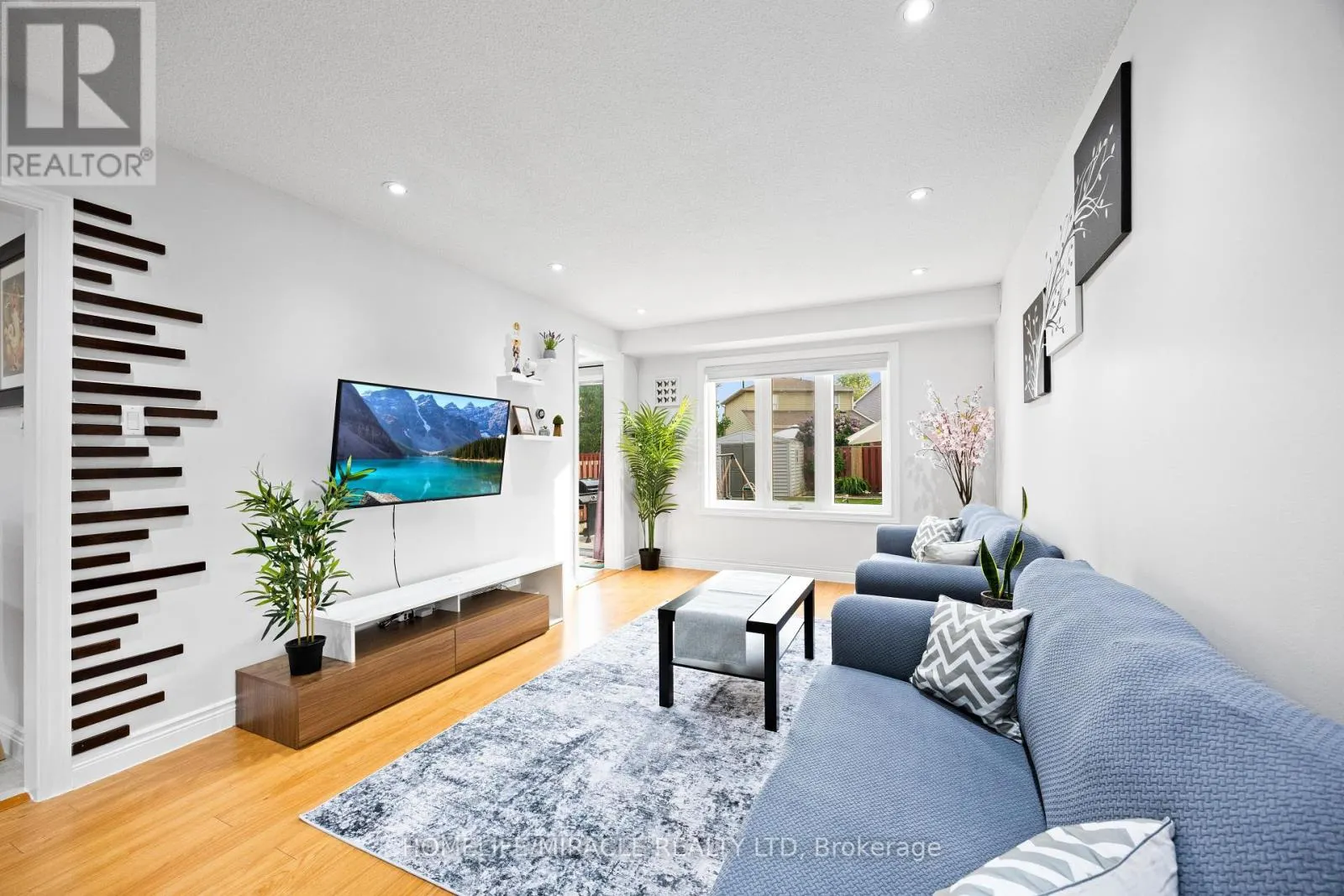 21 FOLKSTONE CRESCENT