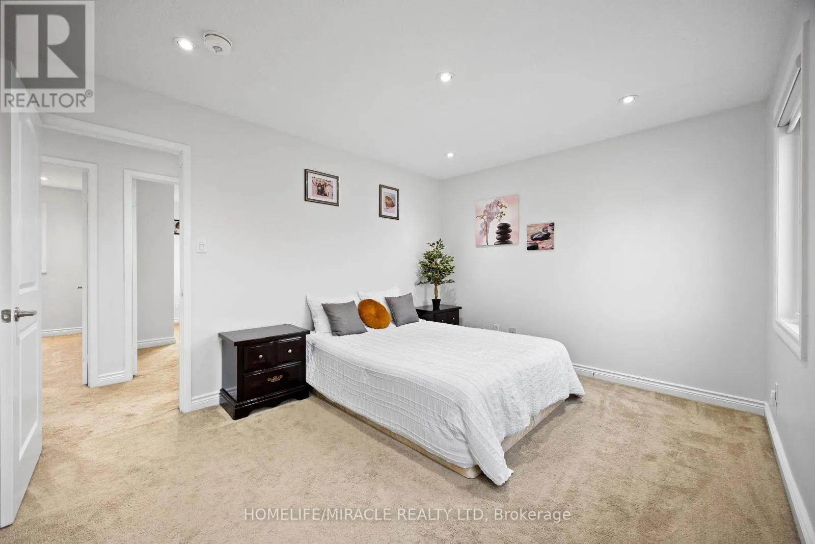 21 FOLKSTONE CRESCENT
