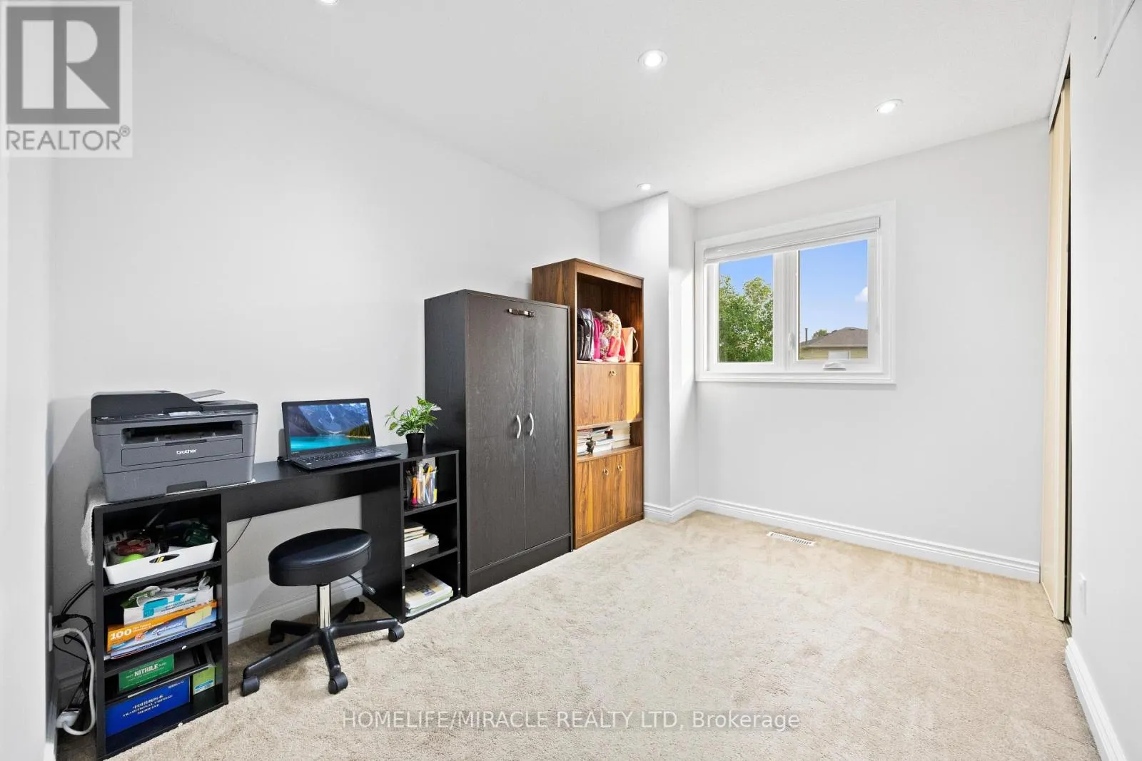 21 FOLKSTONE CRESCENT