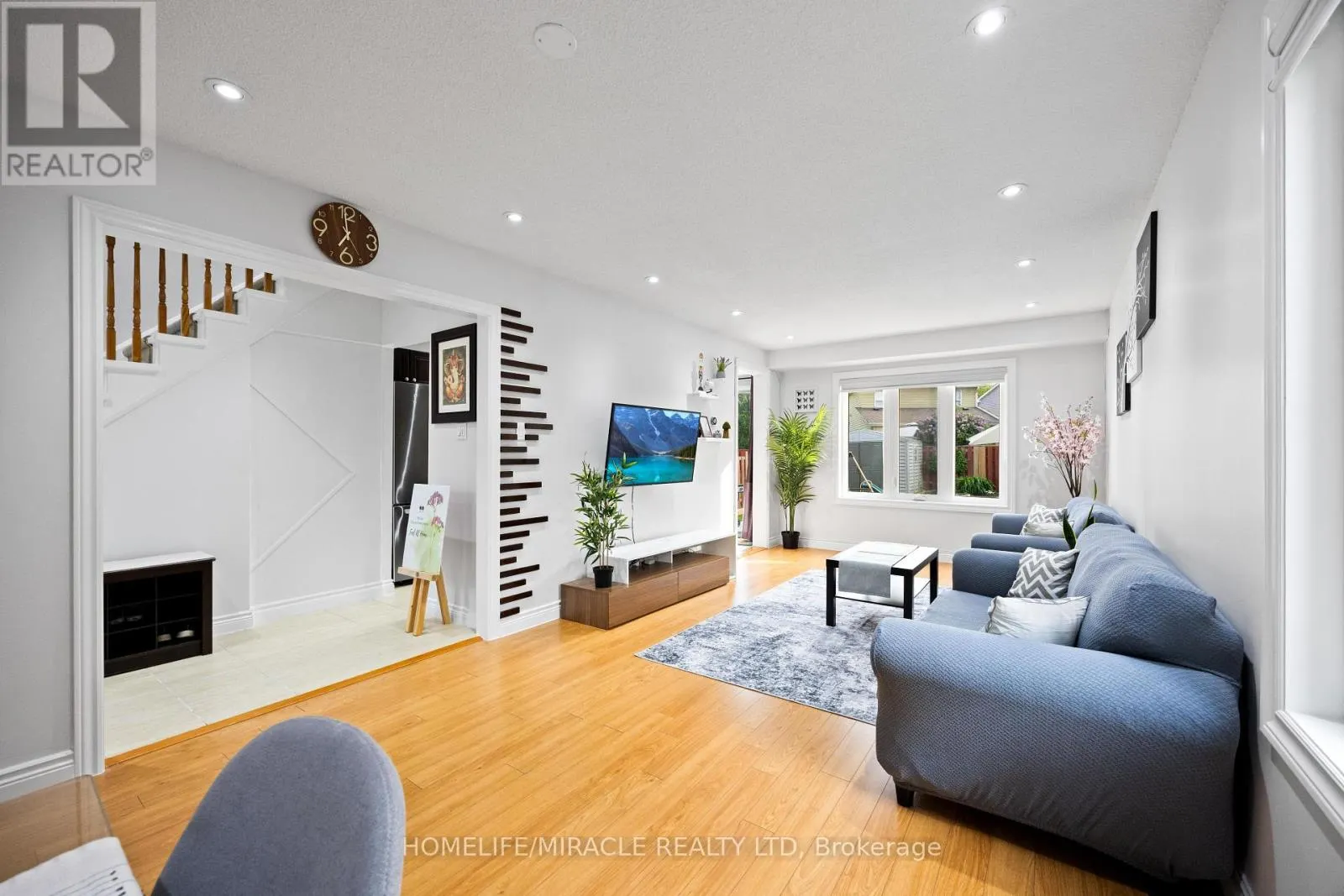 21 FOLKSTONE CRESCENT