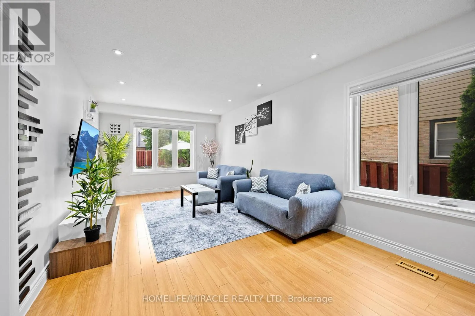 21 FOLKSTONE CRESCENT