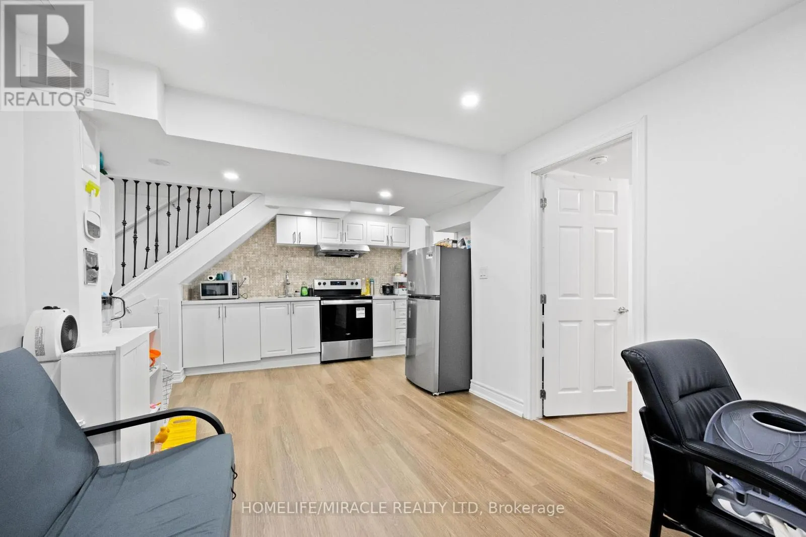 21 FOLKSTONE CRESCENT