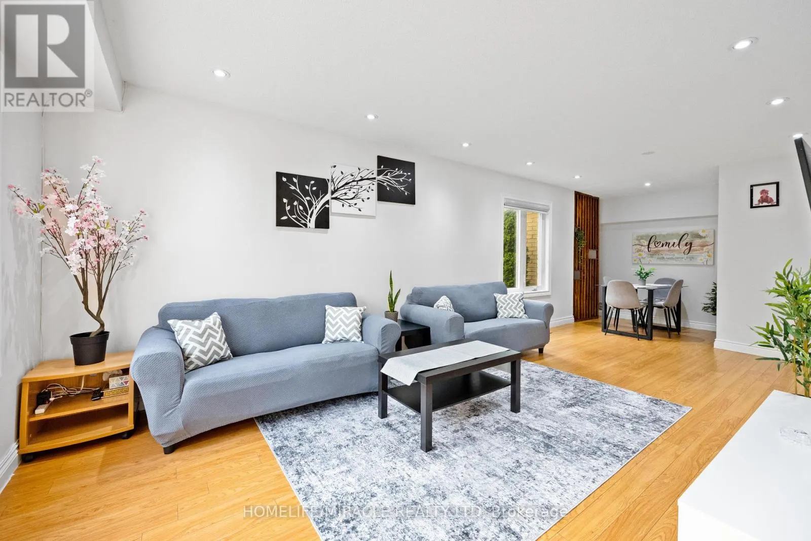 21 FOLKSTONE CRESCENT