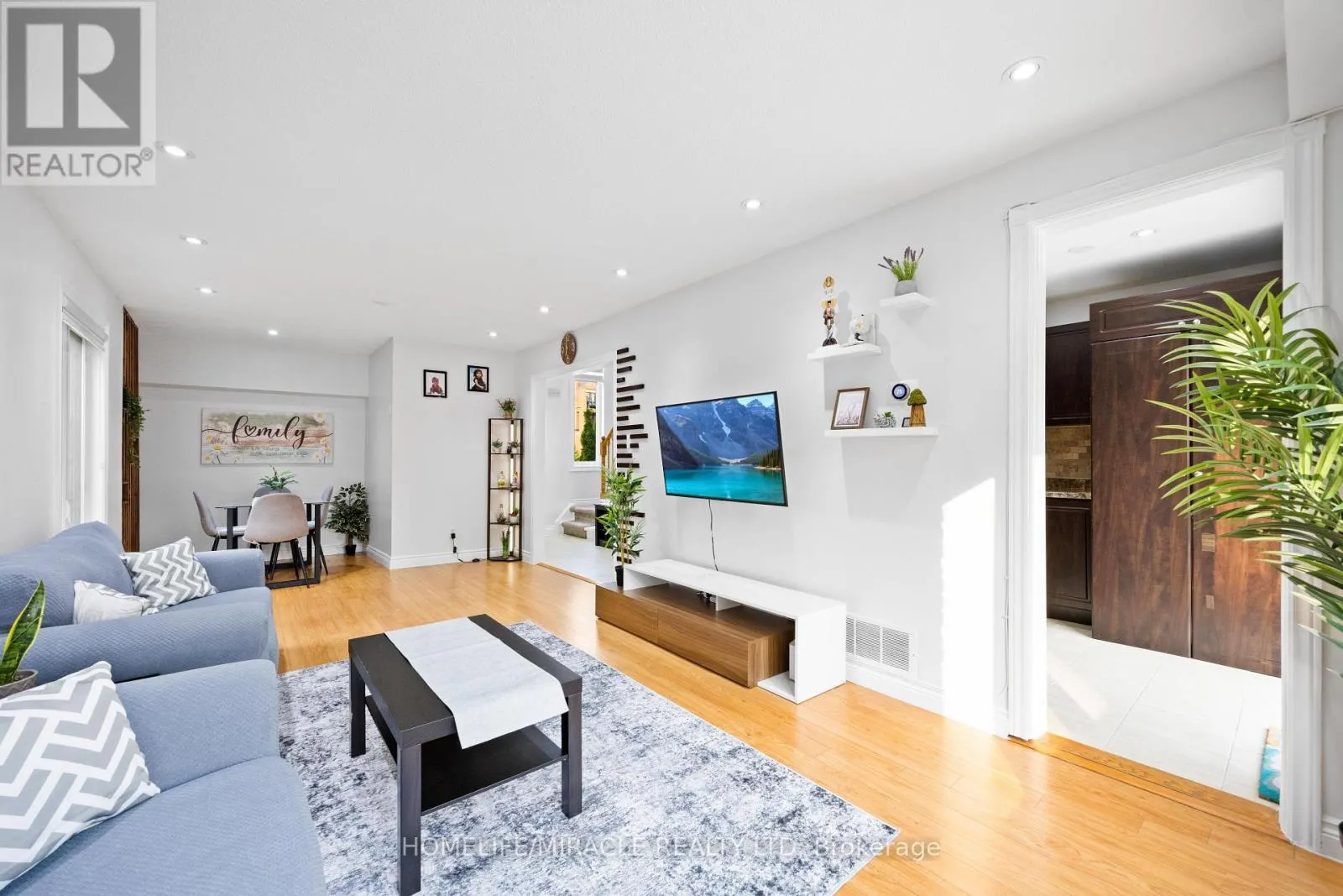 21 FOLKSTONE CRESCENT