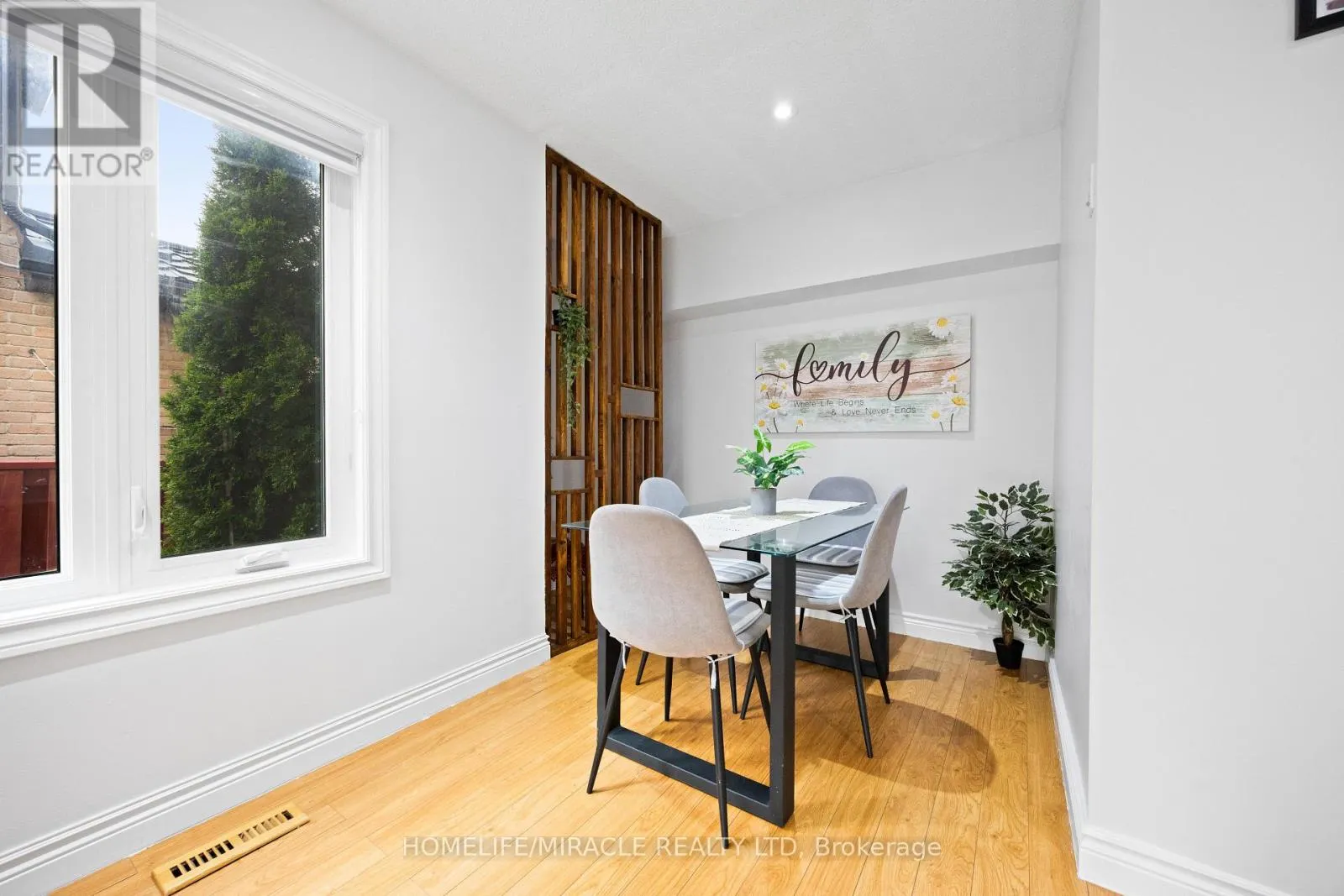 21 FOLKSTONE CRESCENT