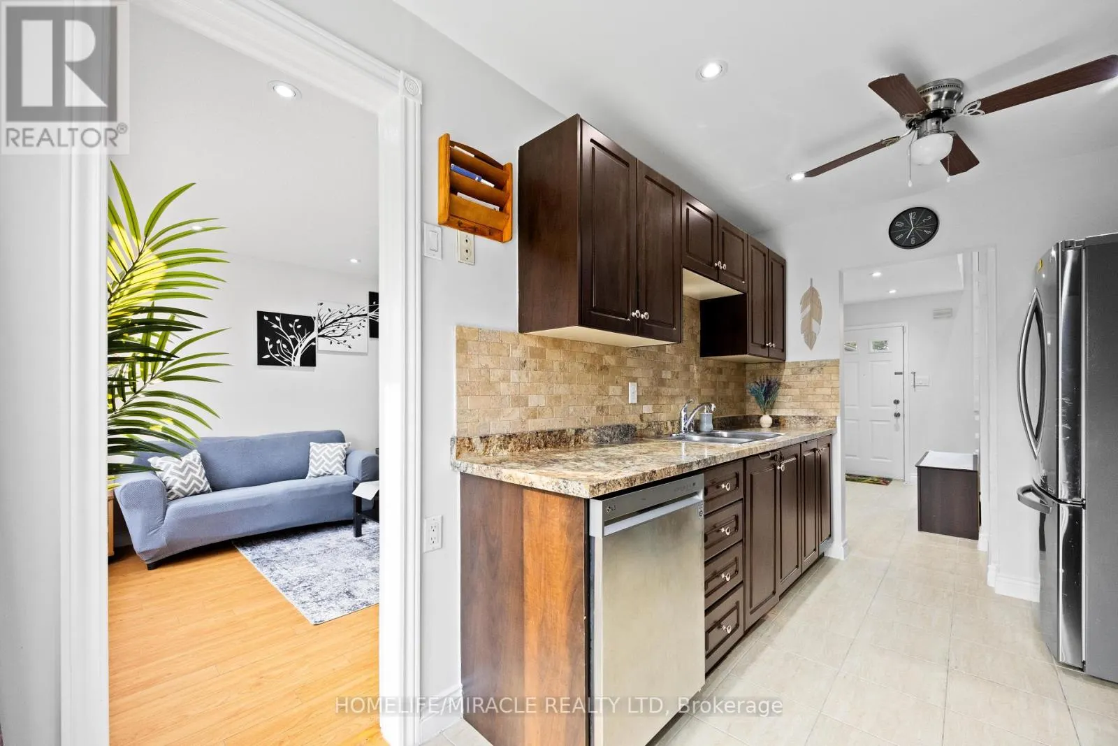21 FOLKSTONE CRESCENT