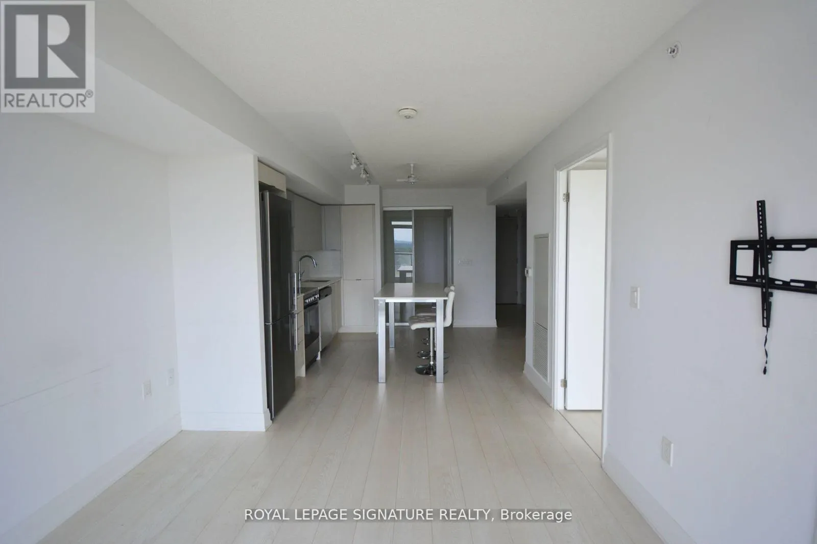 1610 - 30 GIBBS ROAD