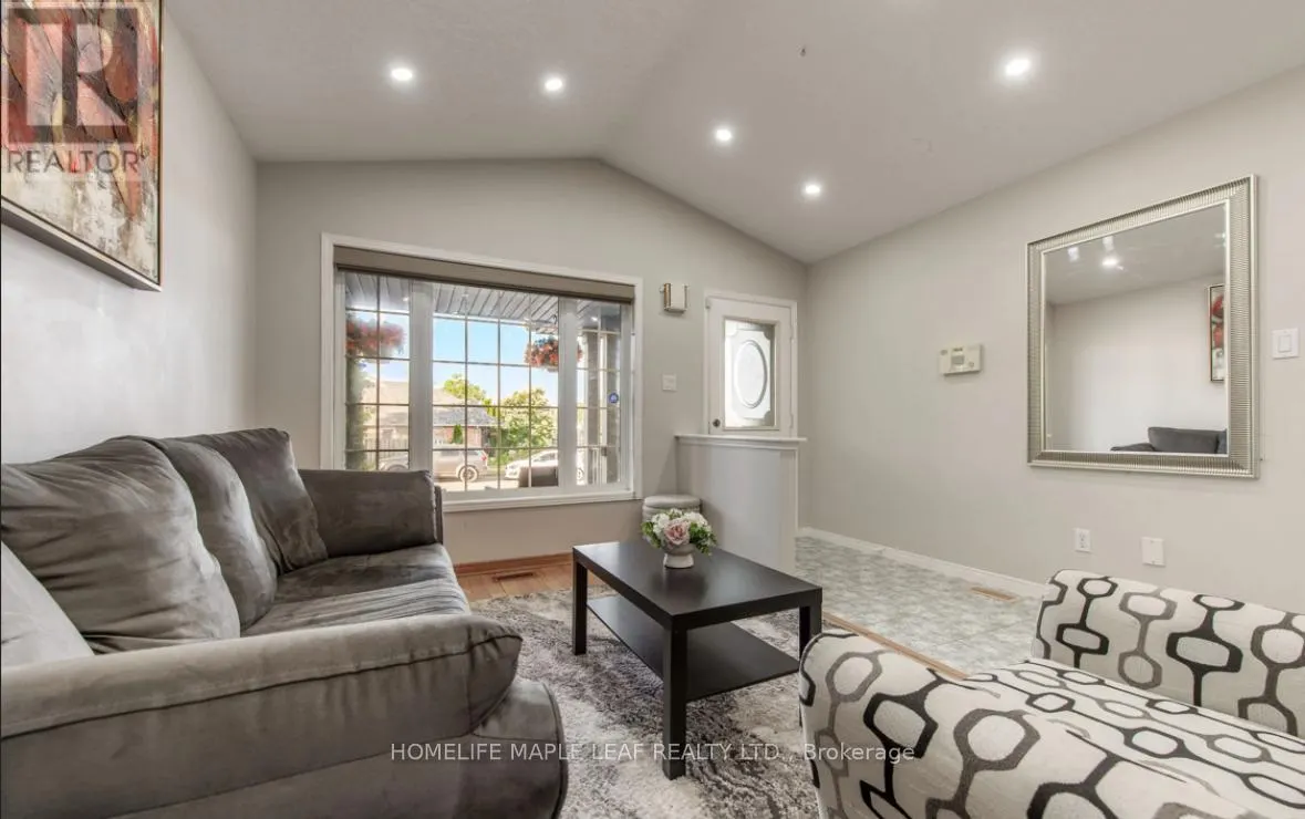 53 BISCAYNE CRESCENT