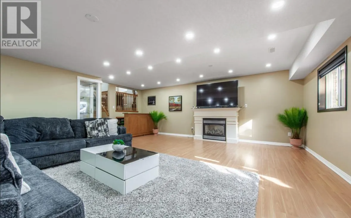 53 BISCAYNE CRESCENT