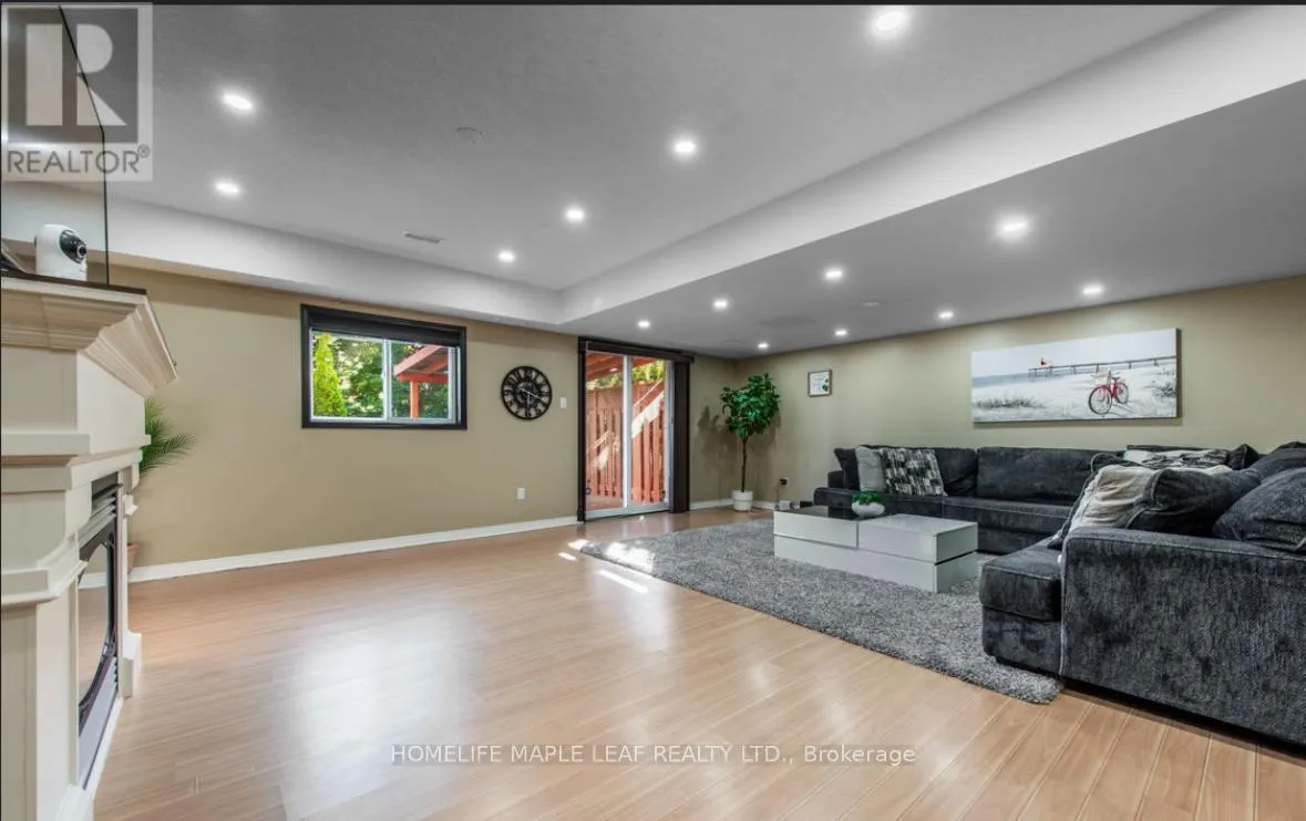 53 BISCAYNE CRESCENT