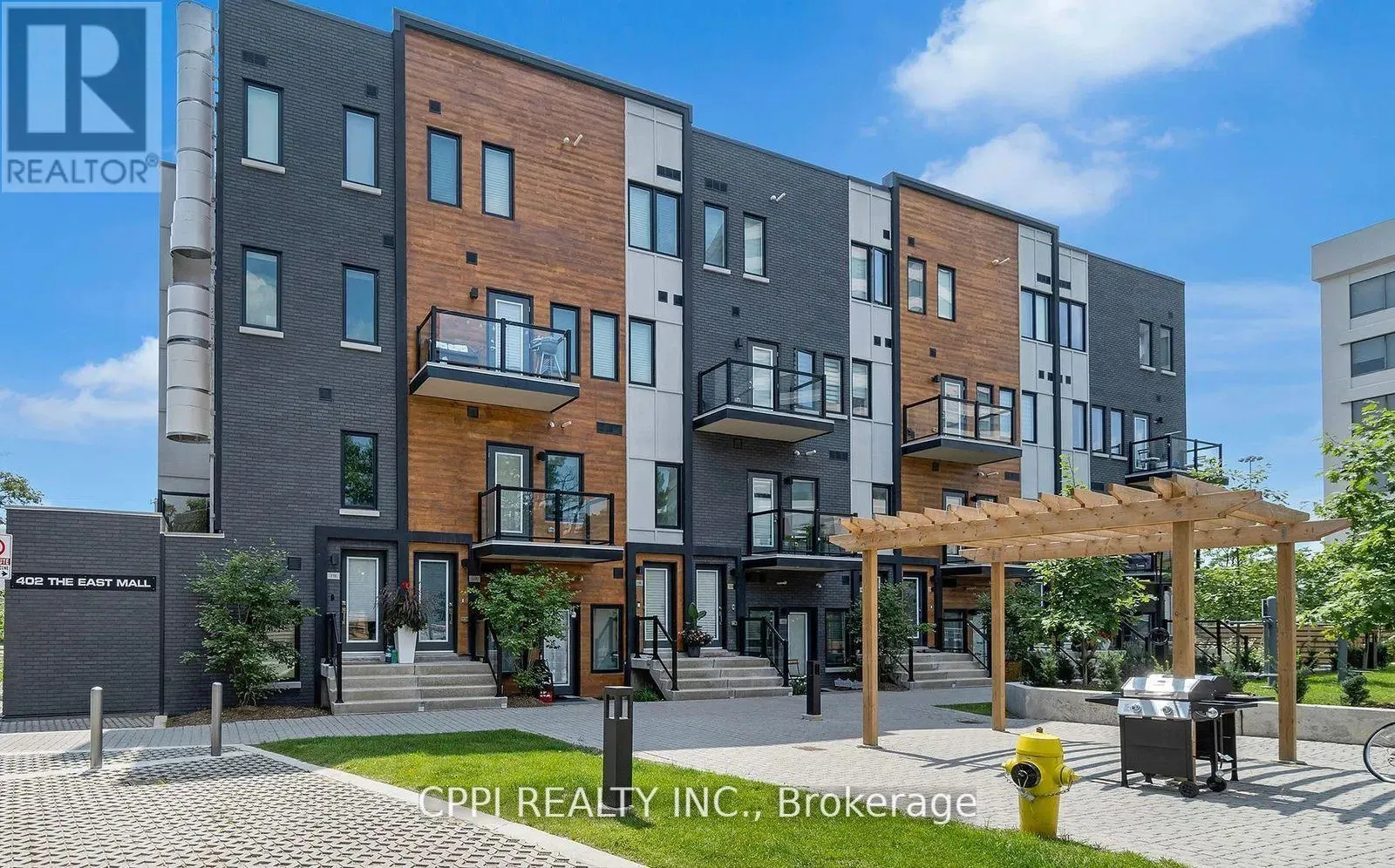 318A - 402 EAST MALL DRIVE
