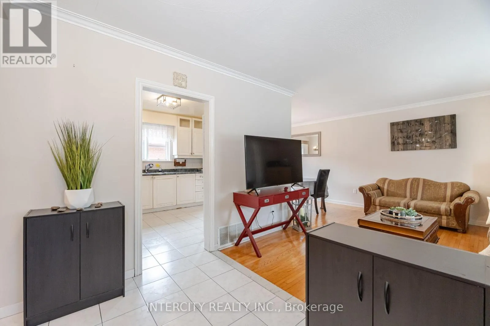 31 MUNHALL ROAD