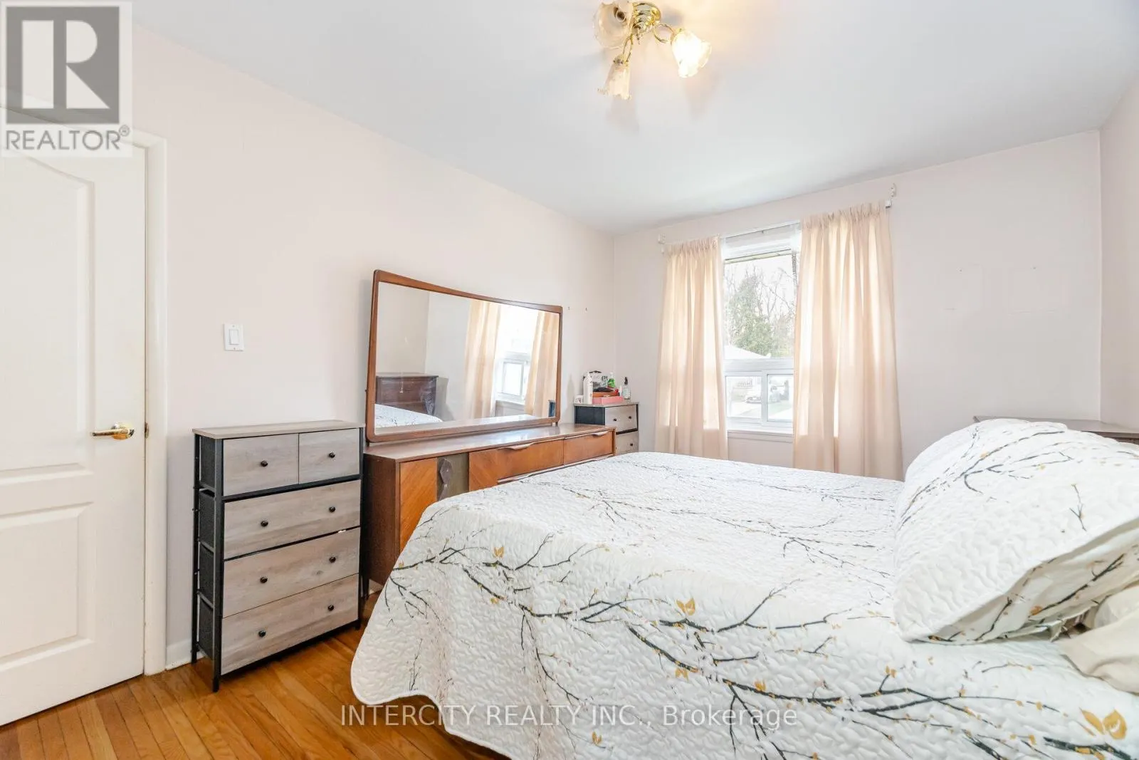 31 MUNHALL ROAD