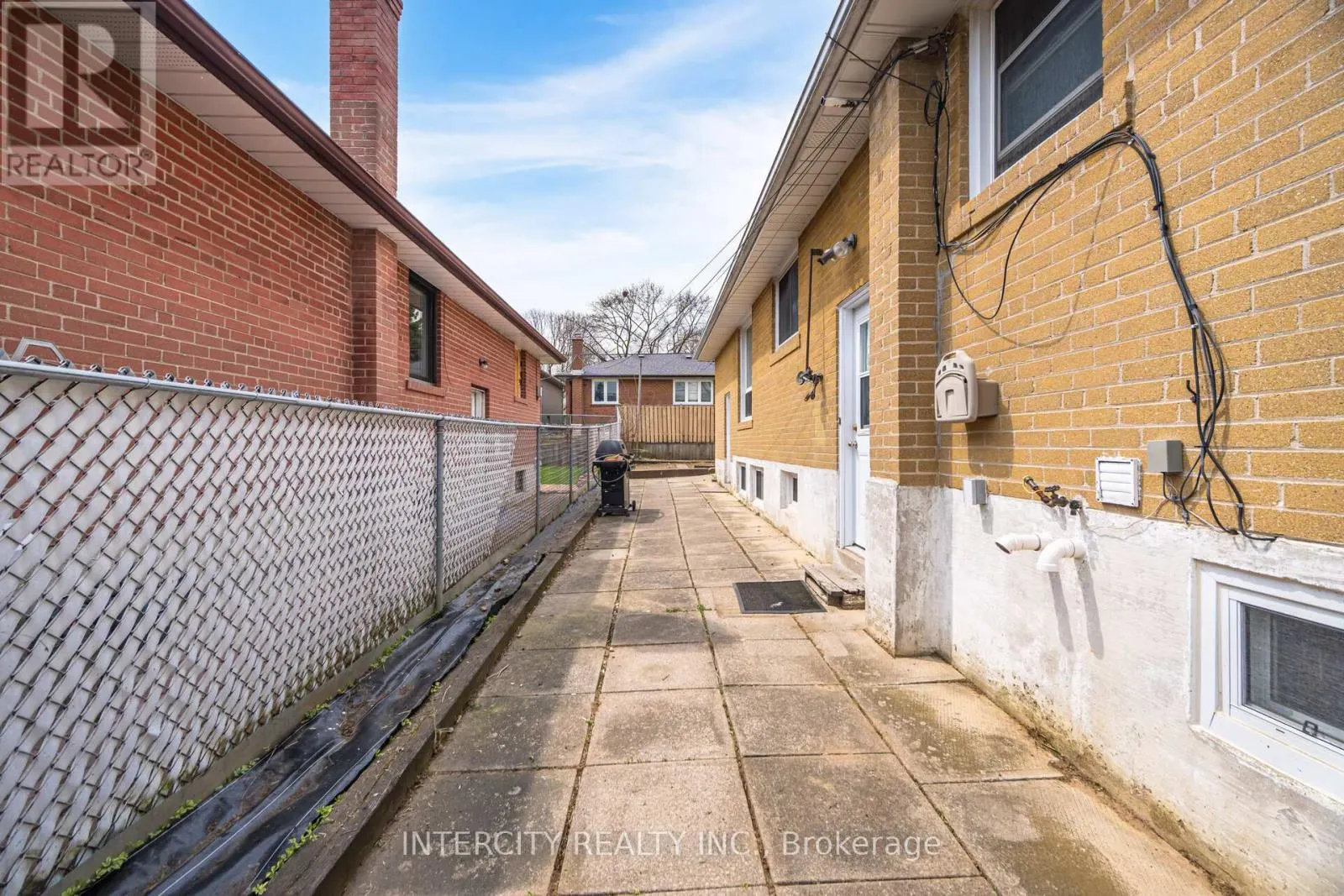 31 MUNHALL ROAD