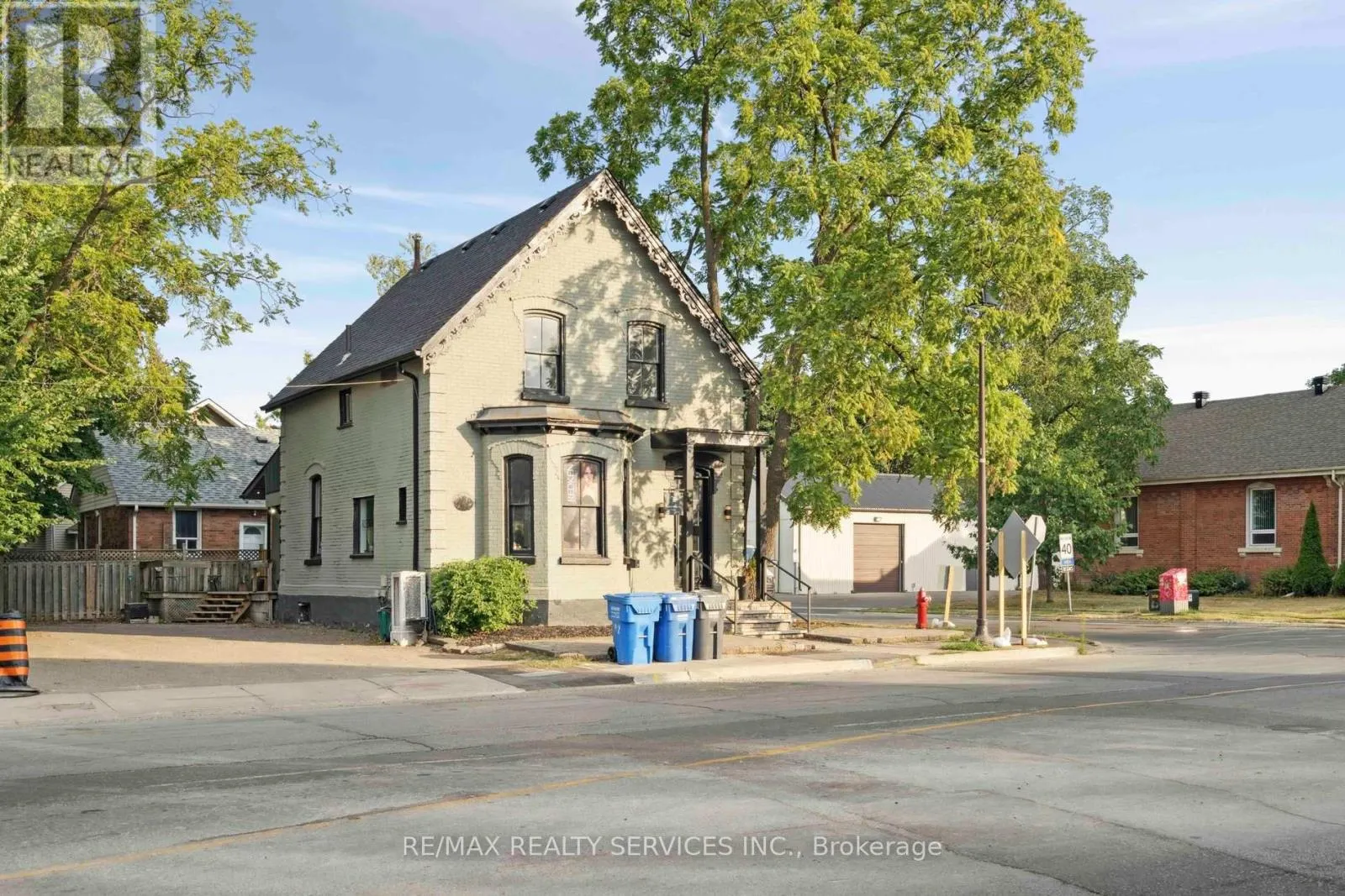 127 QUEEN STREET W