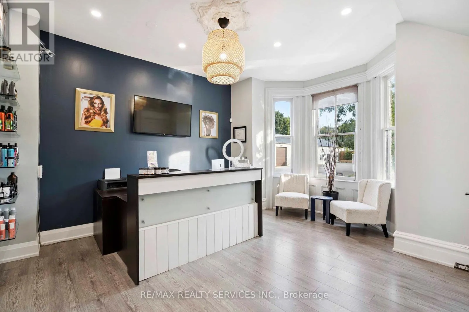 127 QUEEN STREET W