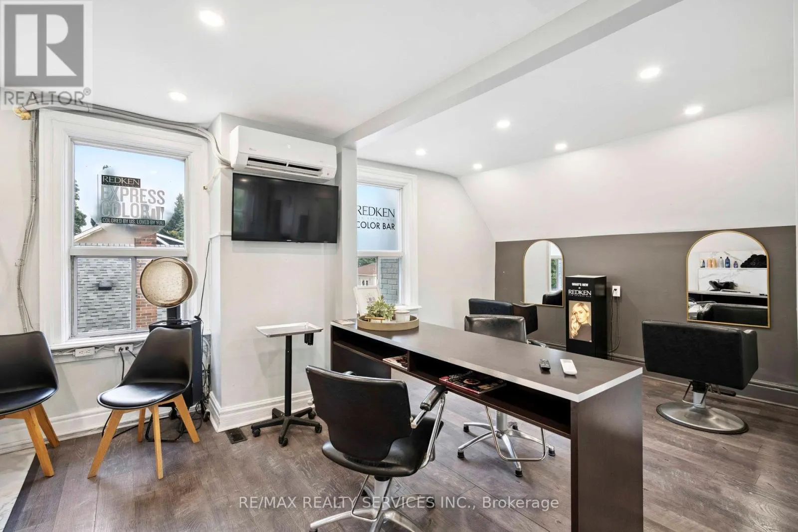127 QUEEN STREET W