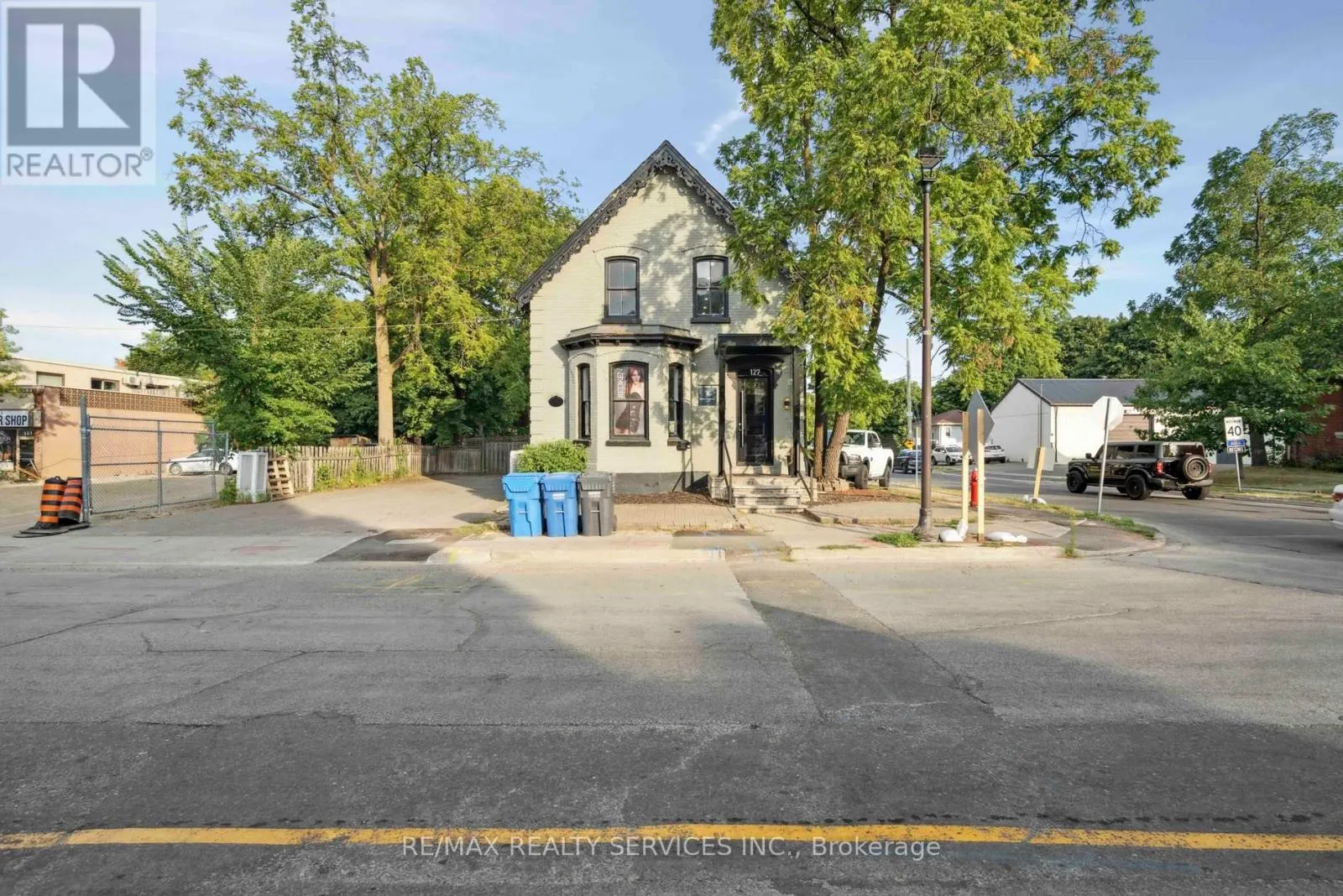 127 QUEEN STREET W