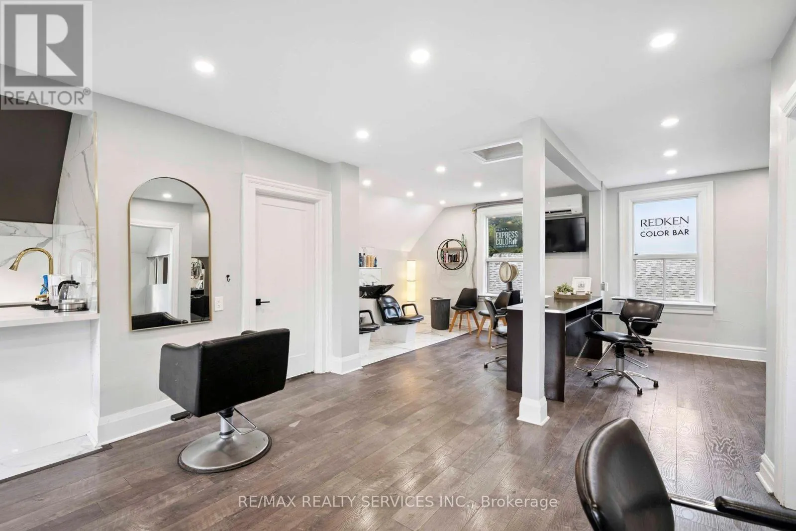 127 QUEEN STREET W