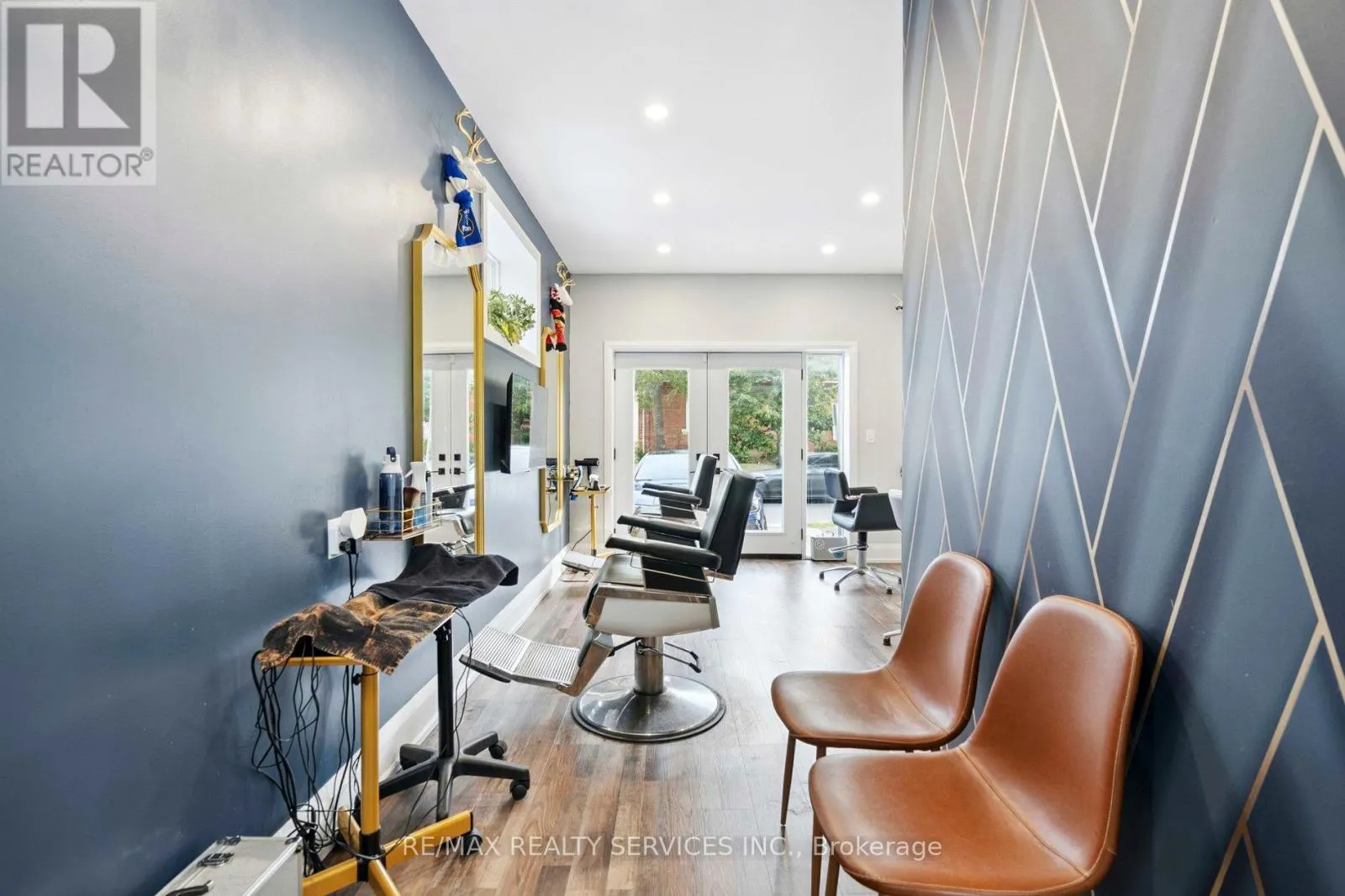 127 QUEEN STREET W