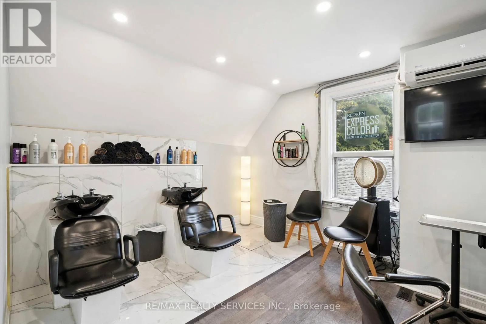 127 QUEEN STREET W